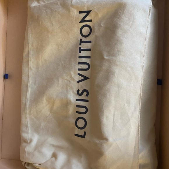 Brand new never used Louis Vuitton Graceful - Picture 2 of 12